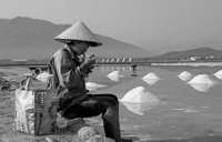 339 - BREAKFAST ON THE SALT PANS - BUI MAI THIEN - viet nam